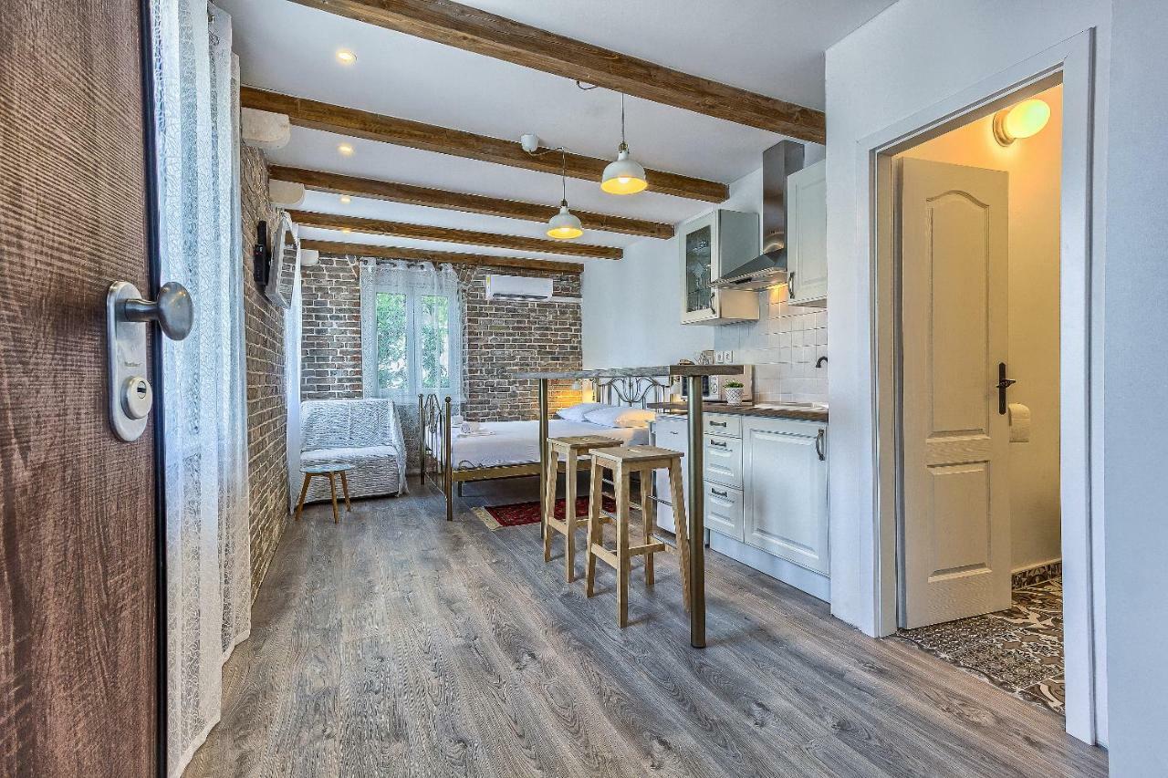 Charming Studio Apartment Split Bagian luar foto